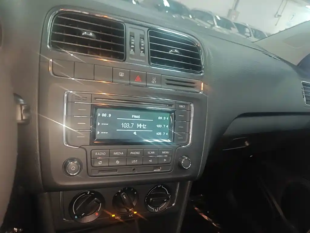 Volkswagen Polo — миниатюра 13