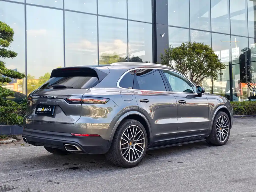 Porsche Cayenne — миниатюра 11