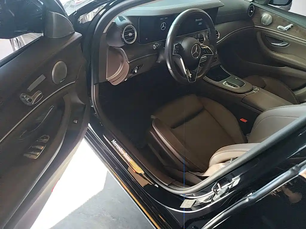 Mercedes-Benz E-Class — миниатюра 16