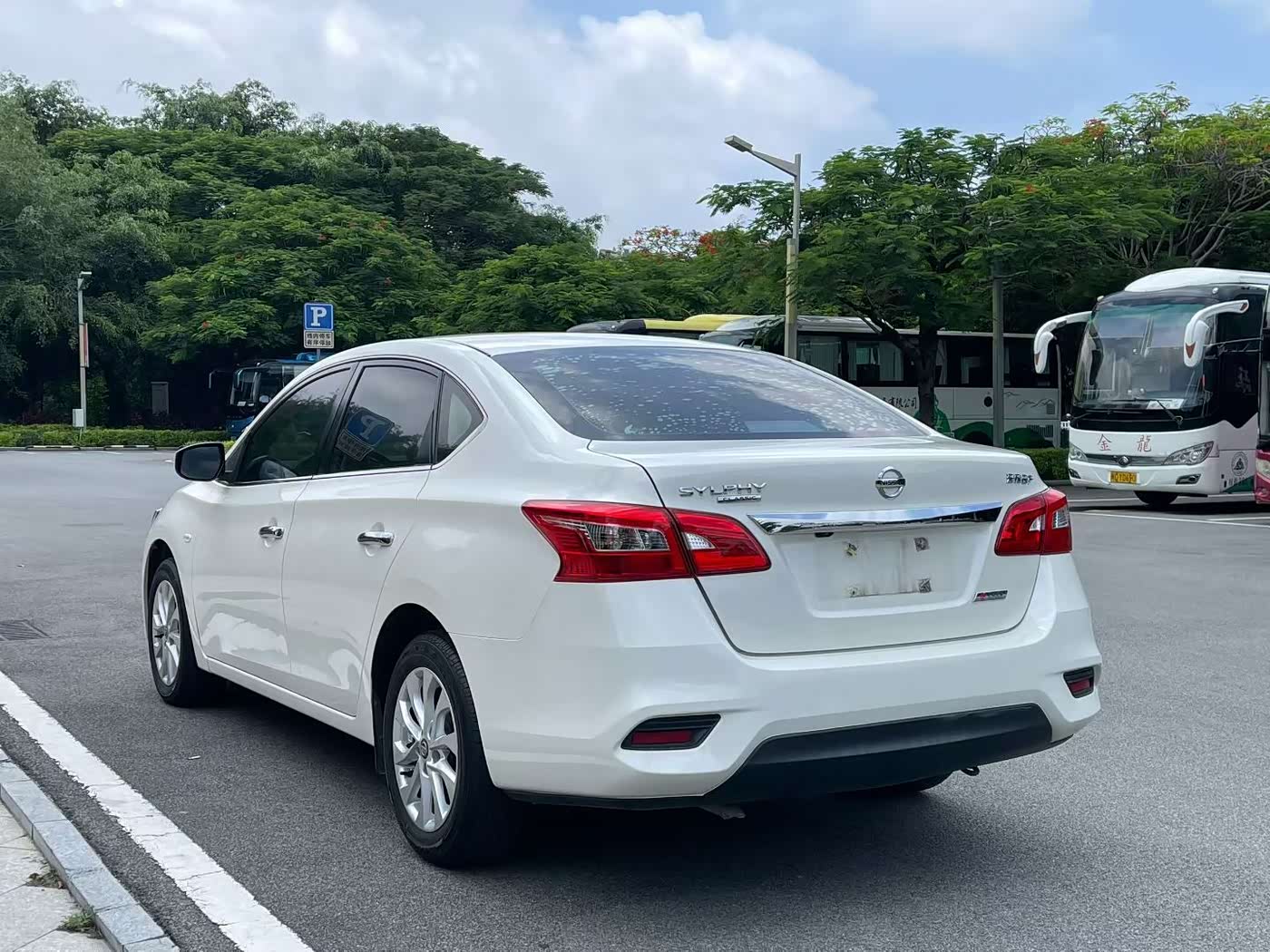 Nissan Sylphy 1.6 л 2021 г. Белый, пробег 39000 км