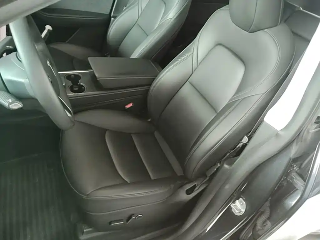 Tesla Model Y — миниатюра 15