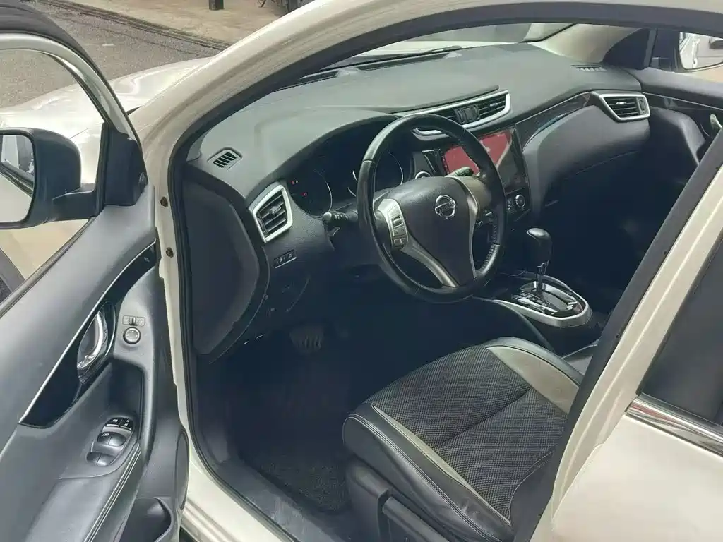 Nissan Qashqai 2016 2.0L CVT Luxury
