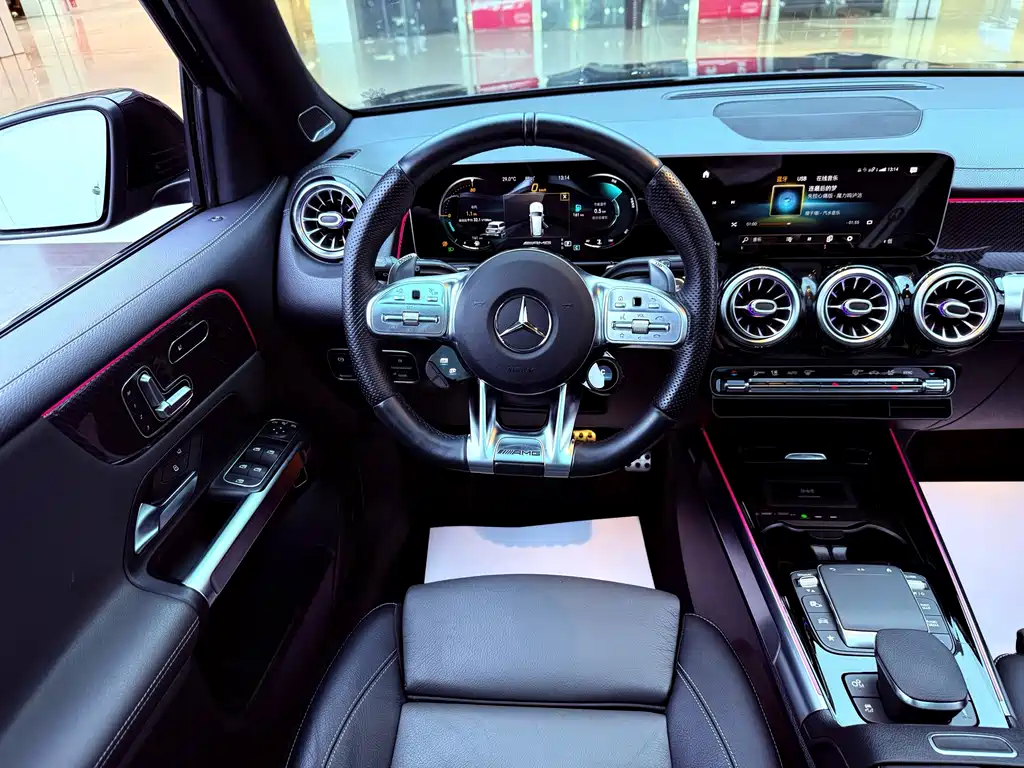 Mercedes-Benz GLB AMG — миниатюра 11