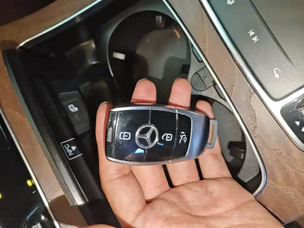 Mercedes-Benz E-Class — миниатюра 9