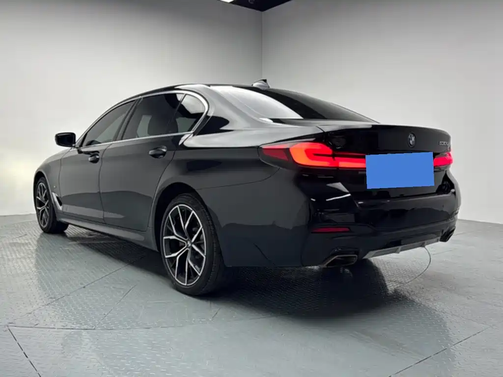 BMW 5 Series — миниатюра 7
