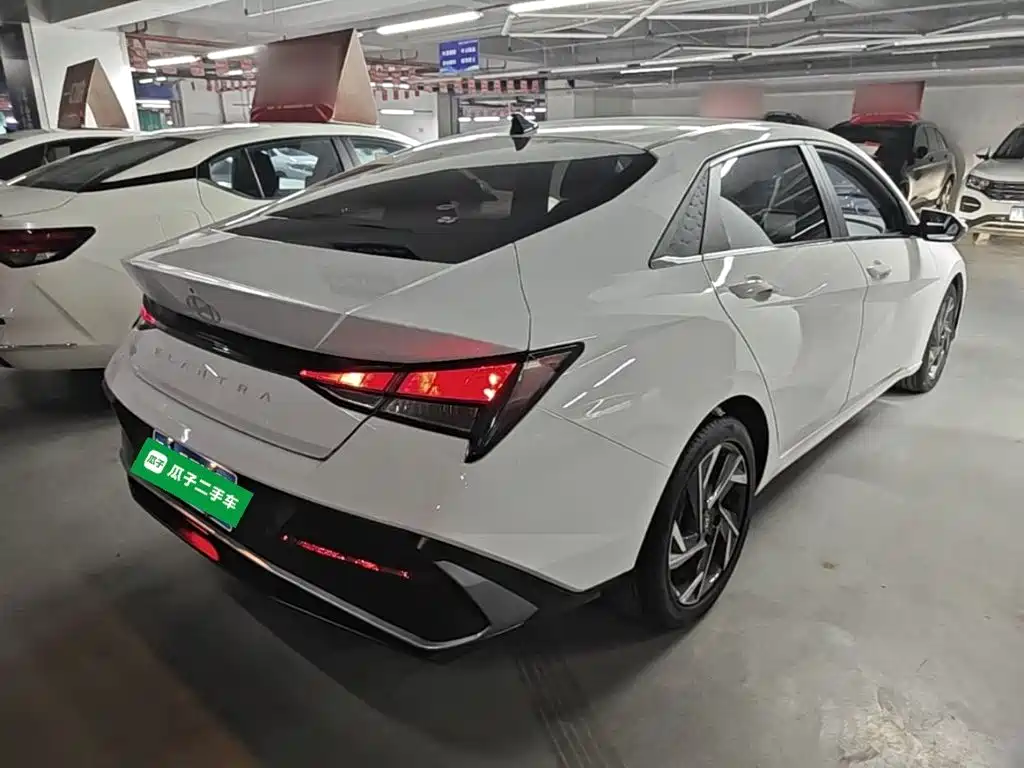 Hyundai Elantra — миниатюра 7