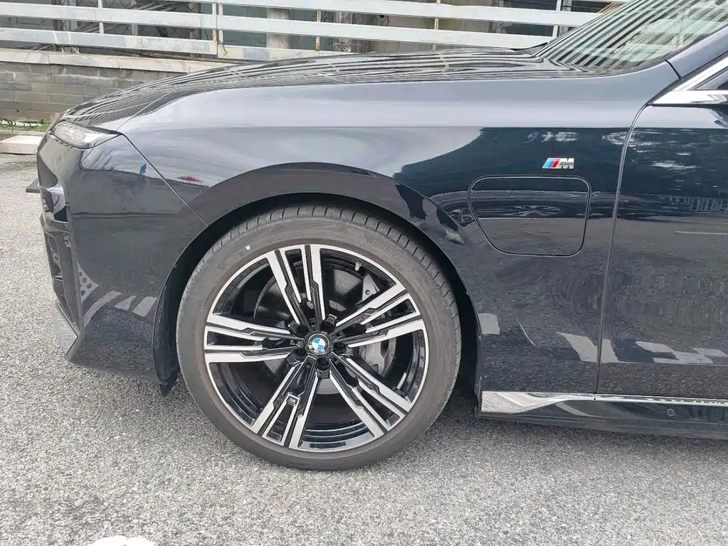 BMW i7 — миниатюра 6
