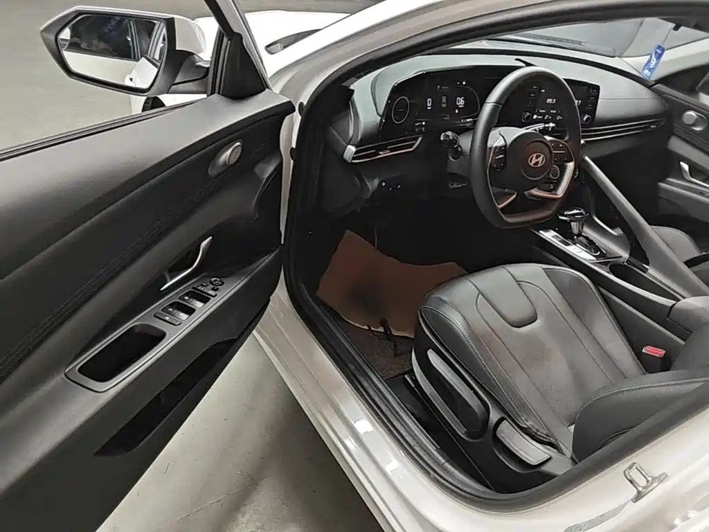 Hyundai Elantra — миниатюра 16