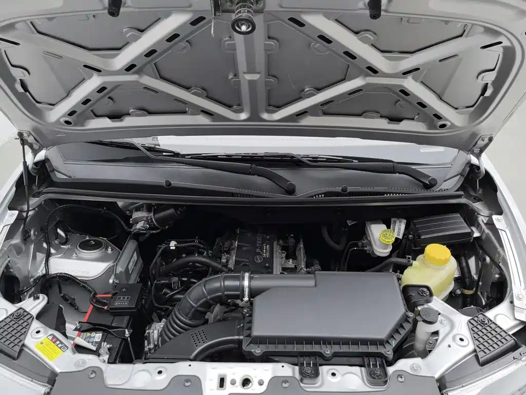 Wuling Hongguang V — миниатюра 6