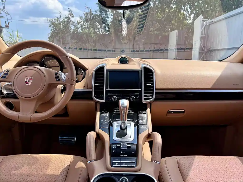 Porsche Cayenne — миниатюра 11