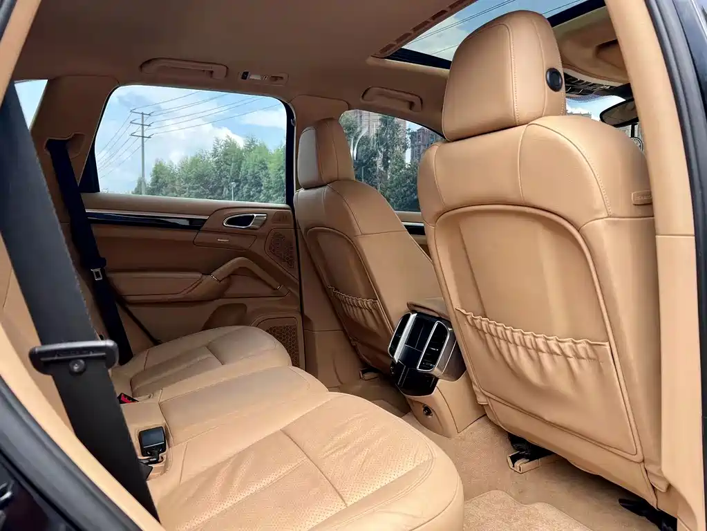 Porsche Cayenne — миниатюра 15