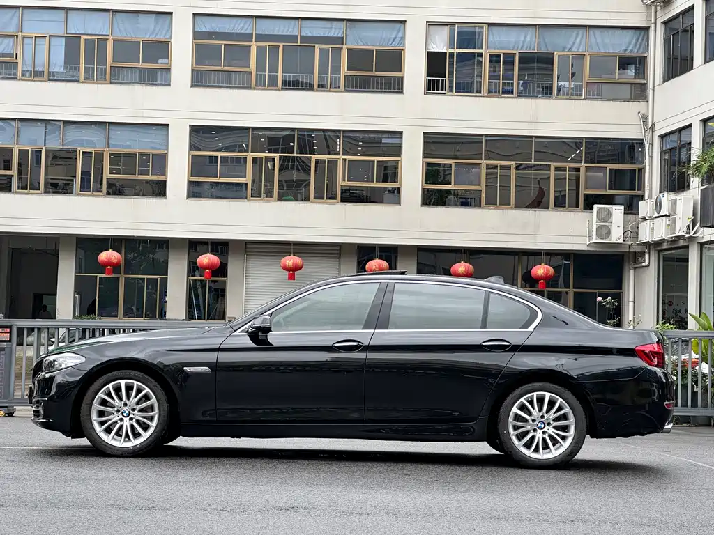BMW 5 Series — миниатюра 4