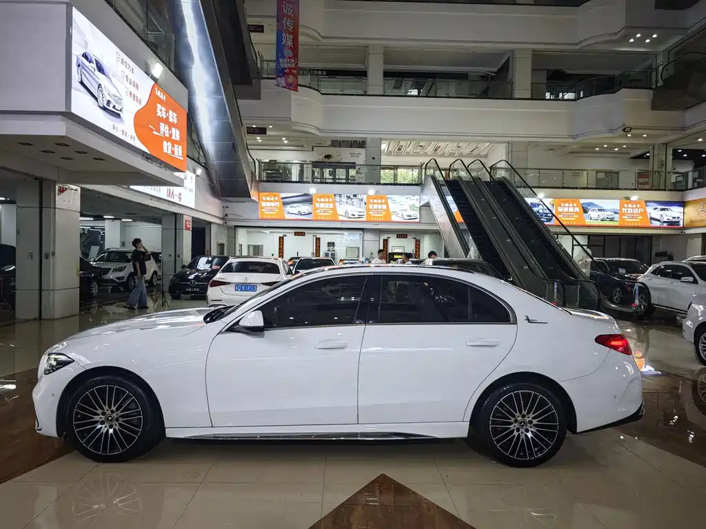 Mercedes-Benz C-Class — миниатюра 3