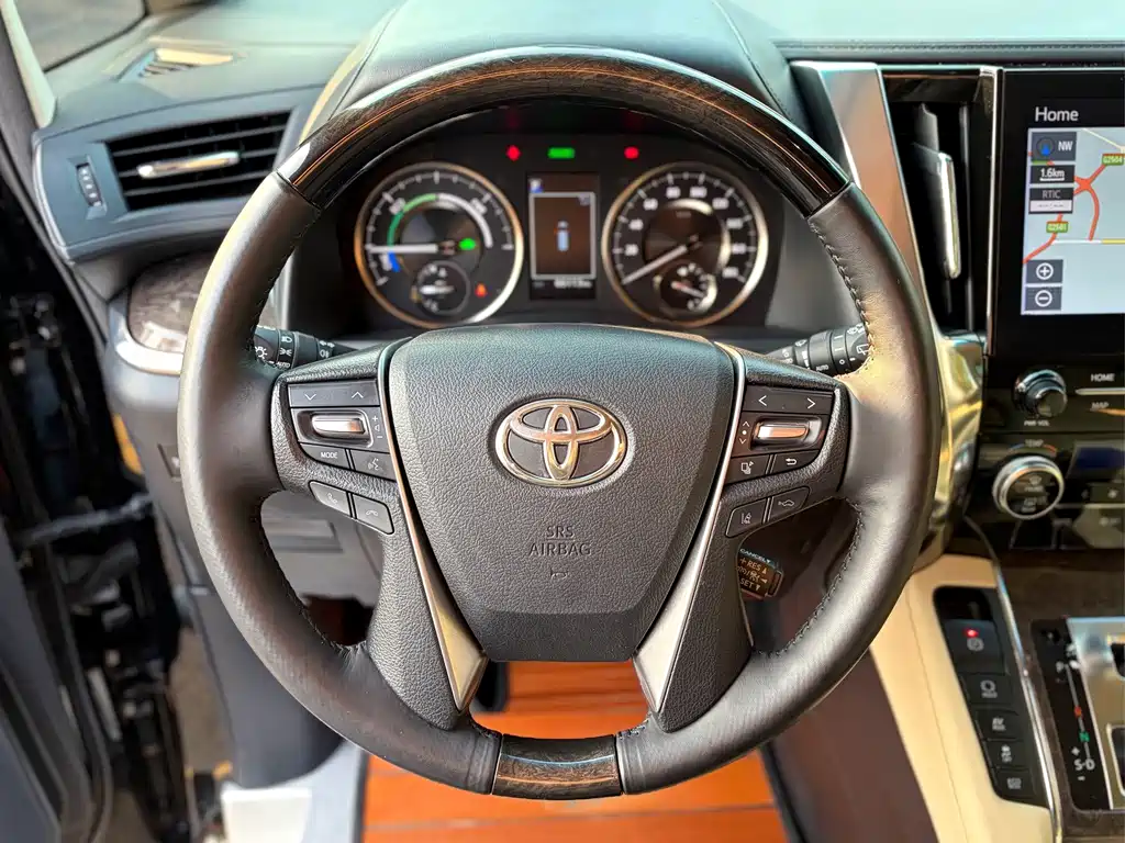 Toyota Vellfire — миниатюра 8