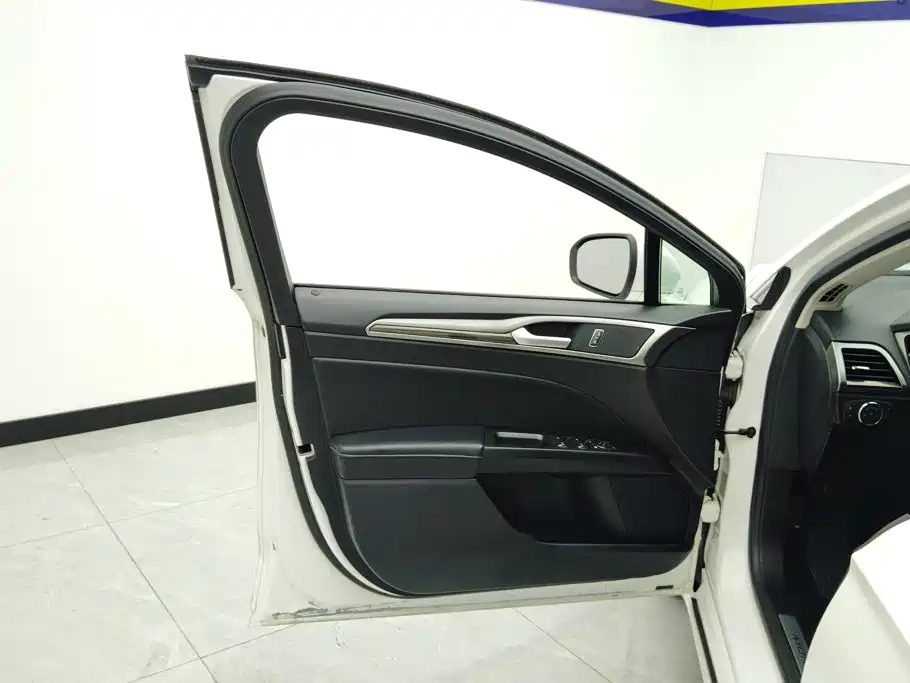 Ford Mondeo — миниатюра 7