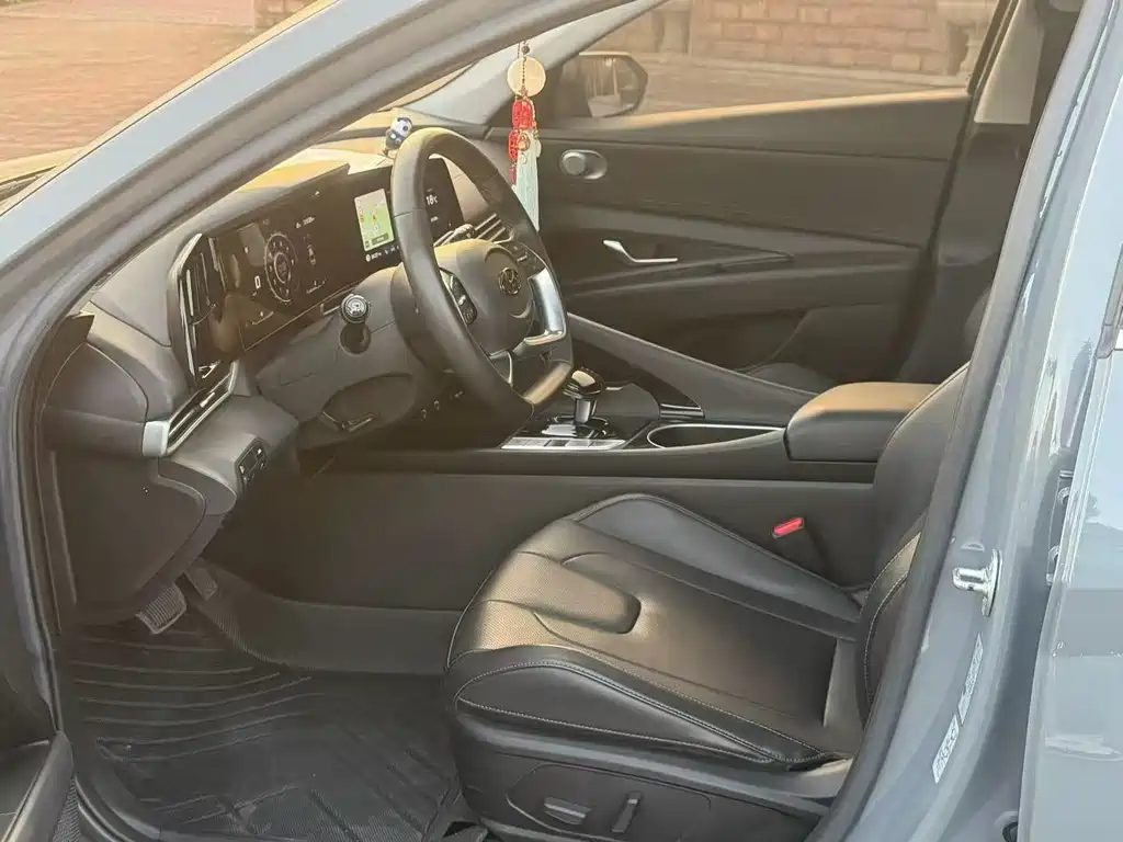 Hyundai Elantra — миниатюра 4
