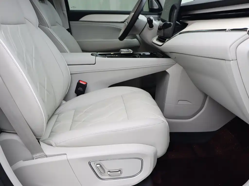 Volvo EM90 — миниатюра 9