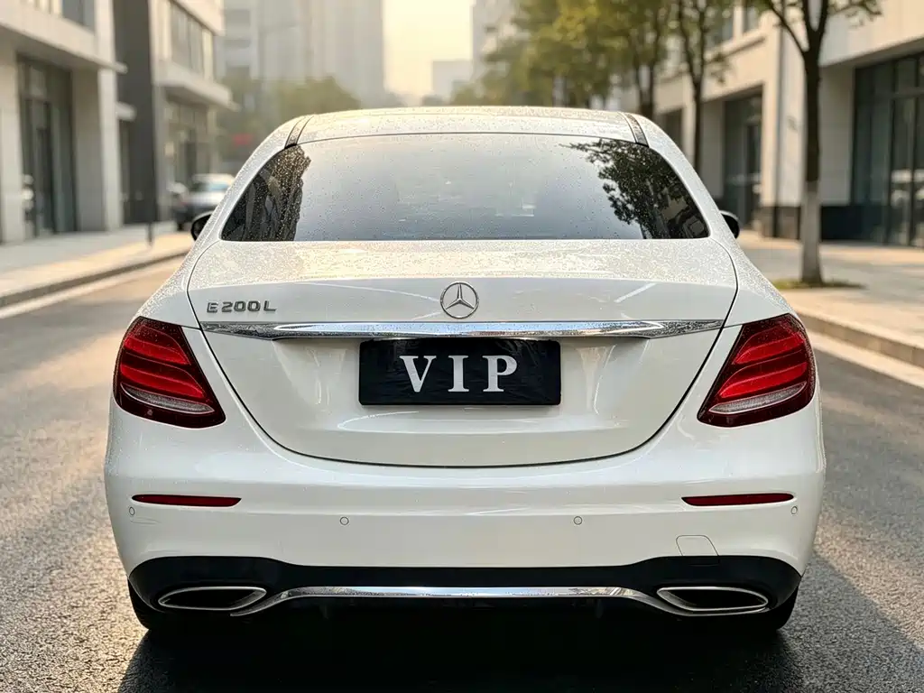 Mercedes-Benz E-Class — миниатюра 8