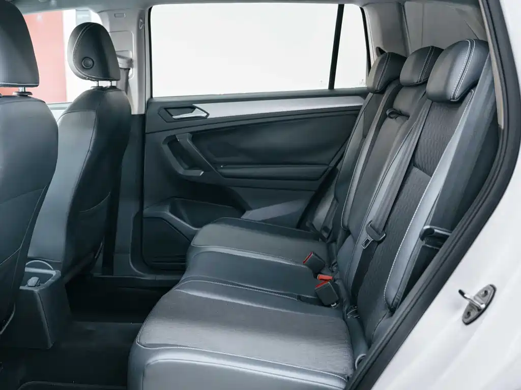 Volkswagen Tiguan L — миниатюра 9