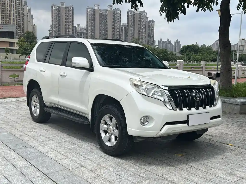 Toyota Land Cruiser Prado 2016 2.7L AT Standard