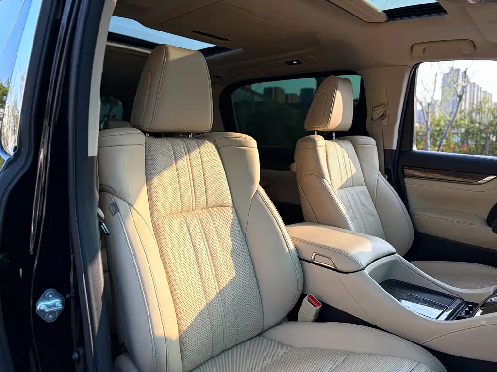 Toyota Vellfire — миниатюра 18