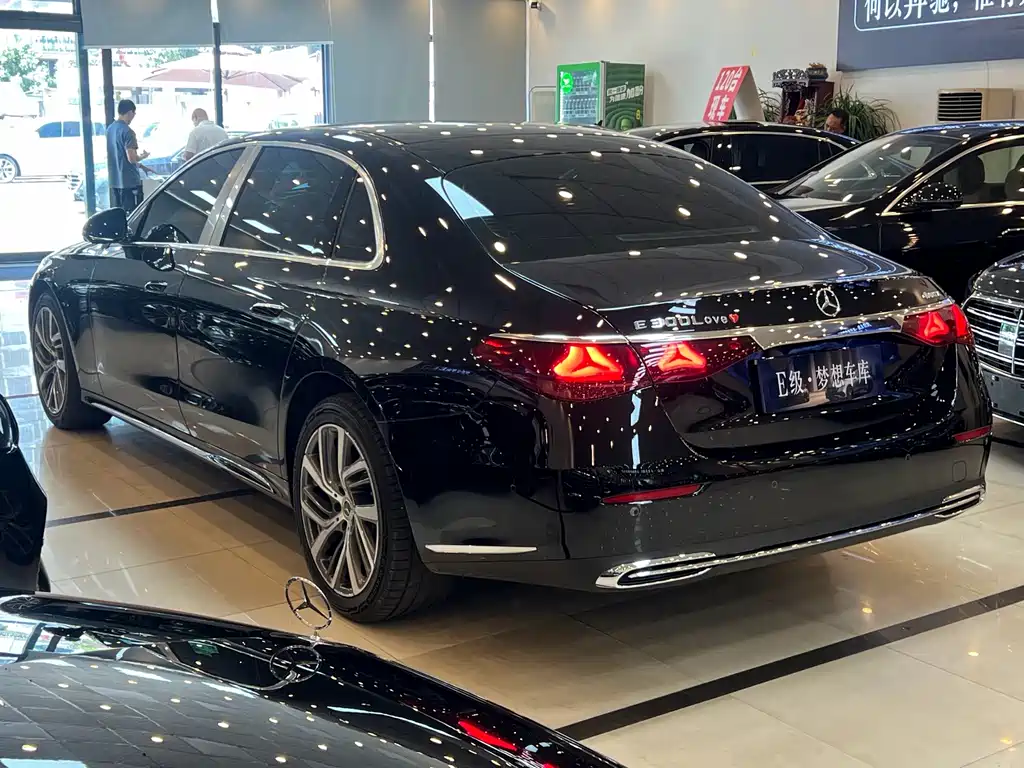 Mercedes-Benz E-Class — миниатюра 5