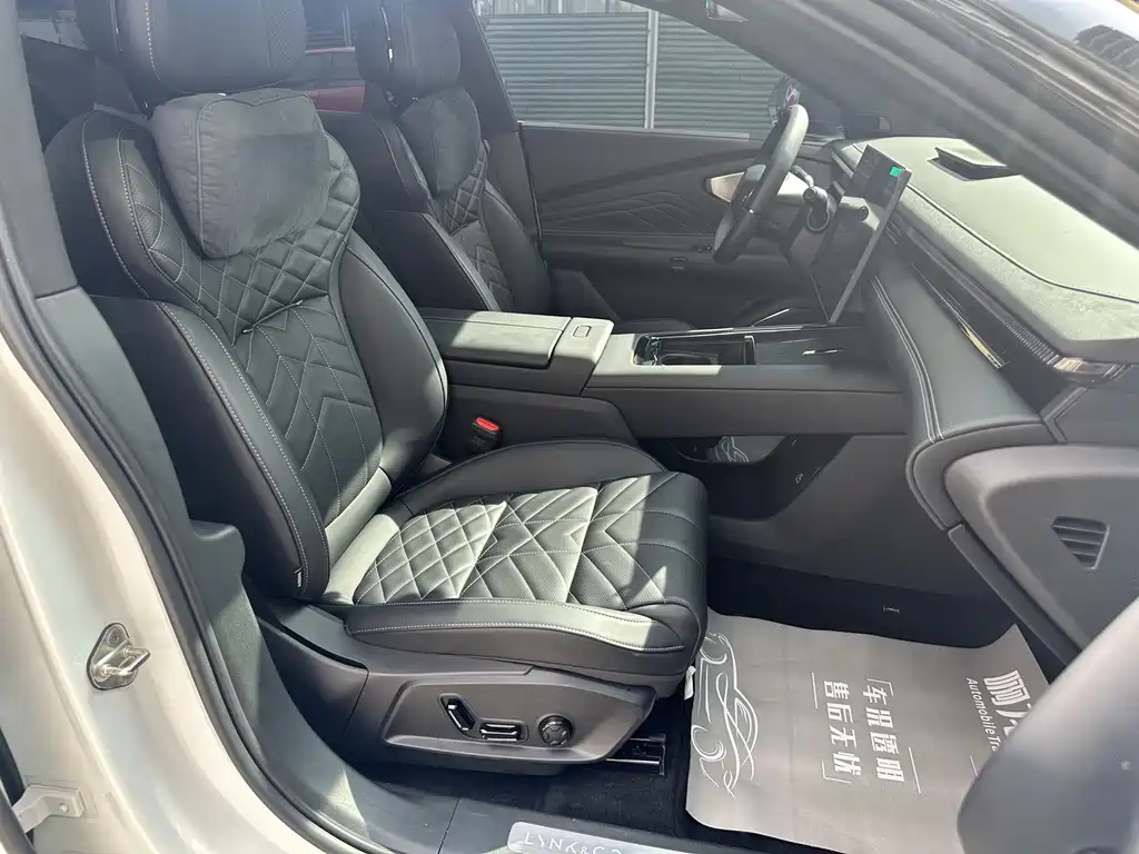 Lynk & Co 10 2025 240 Ultra