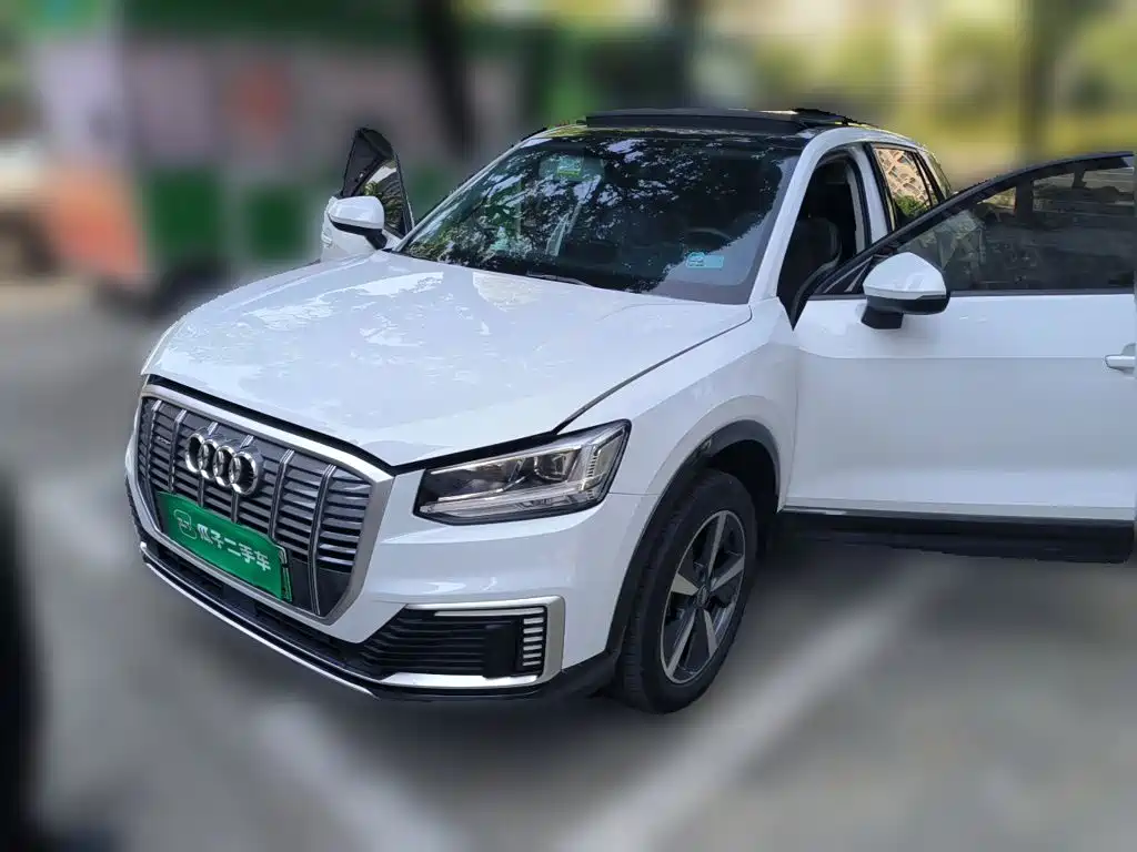 Audi Q2L e-tron — миниатюра 2
