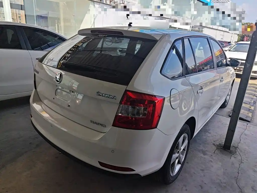 Skoda Rapid Spaceback — миниатюра 7