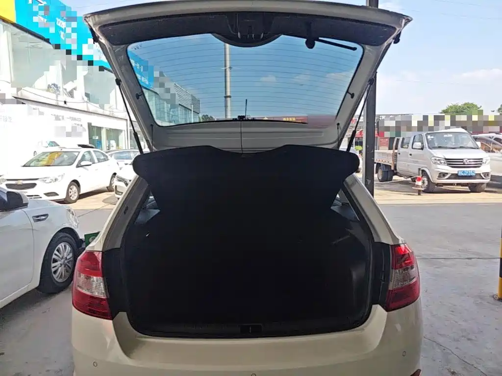 Skoda Rapid Spaceback — миниатюра 19