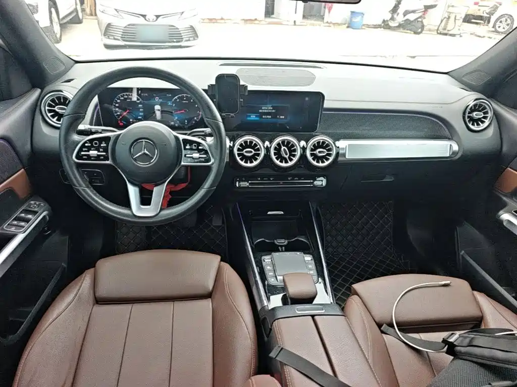 Mercedes-Benz GLB — миниатюра 10