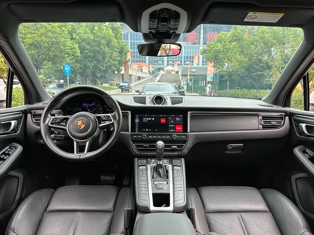 Porsche Macan — миниатюра 9