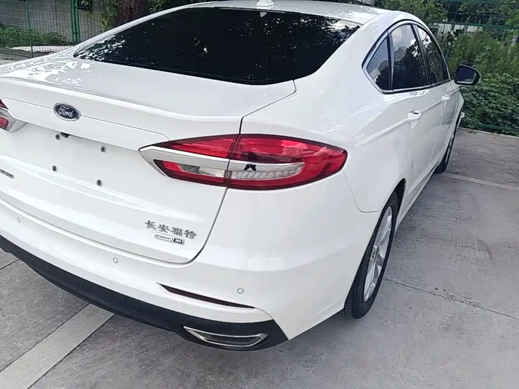Ford Mondeo — миниатюра 8
