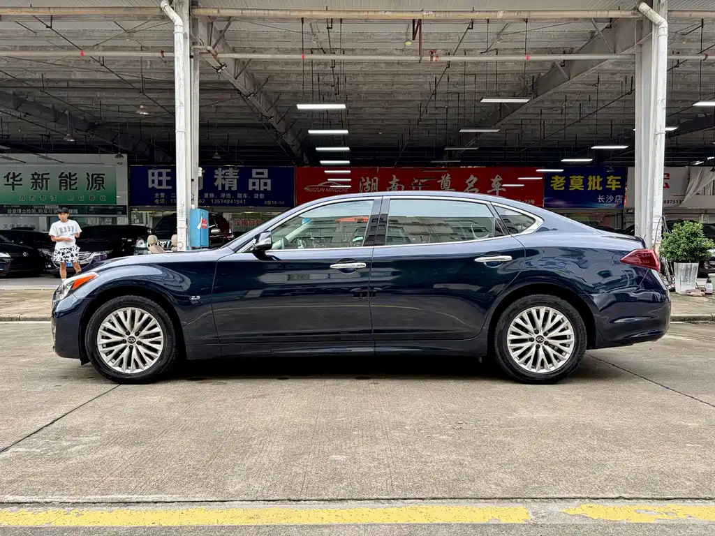 Infiniti Q70 — миниатюра 16