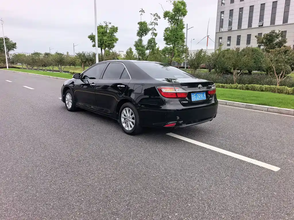 Toyota Camry — миниатюра 14