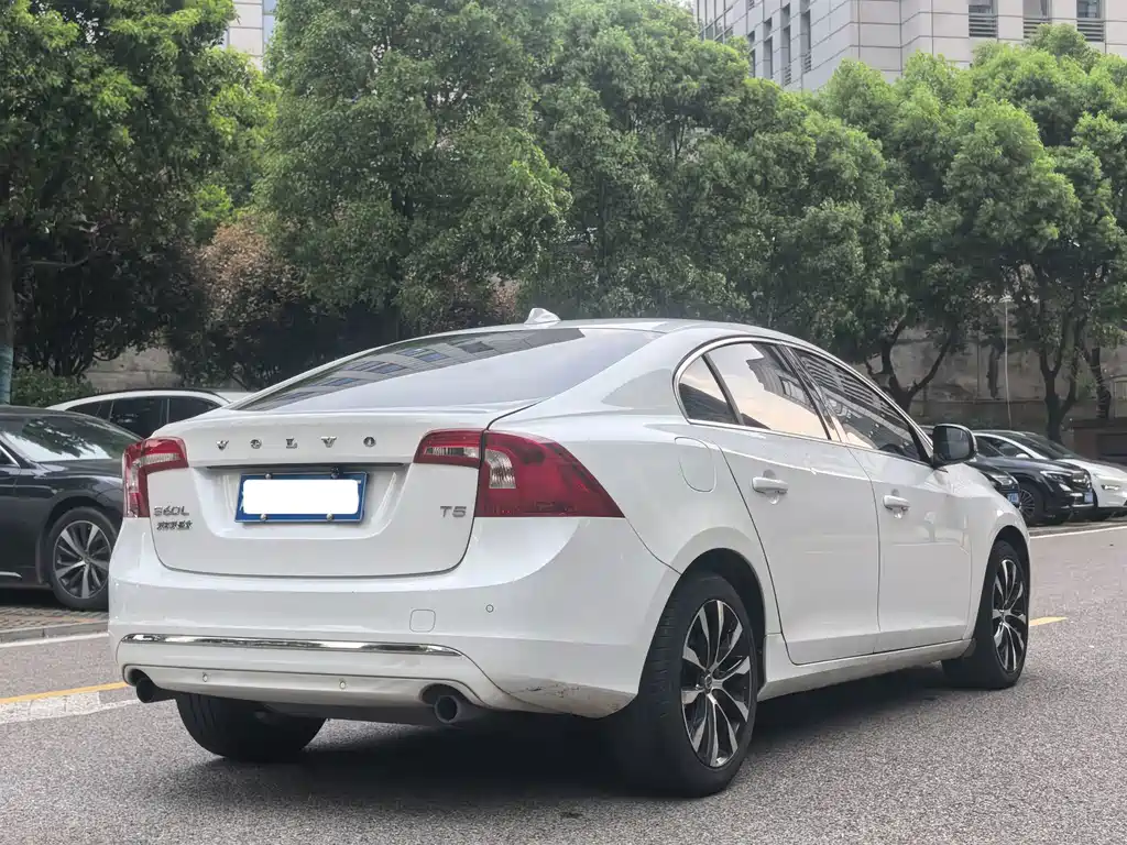 Volvo S60 — миниатюра 4