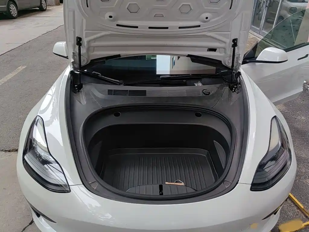 Tesla Model 3 — миниатюра 20