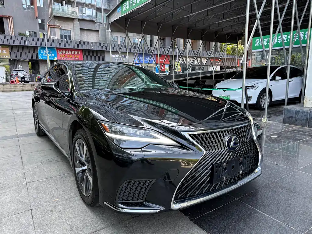LEXUS LS