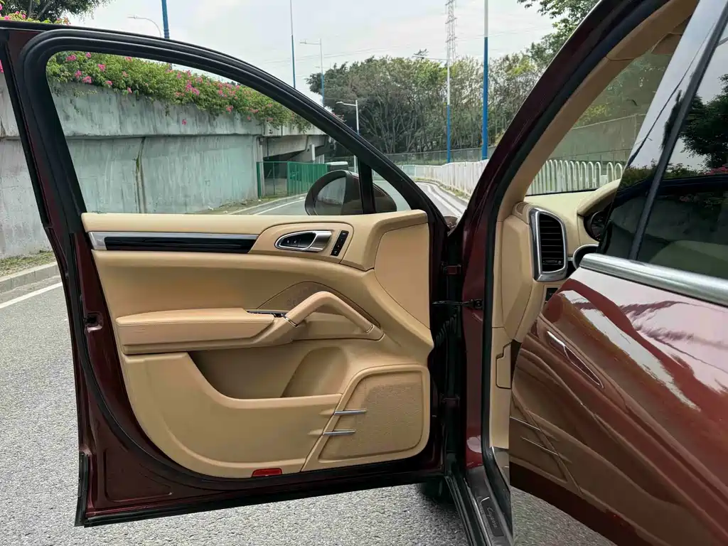 Porsche Cayenne — миниатюра 14