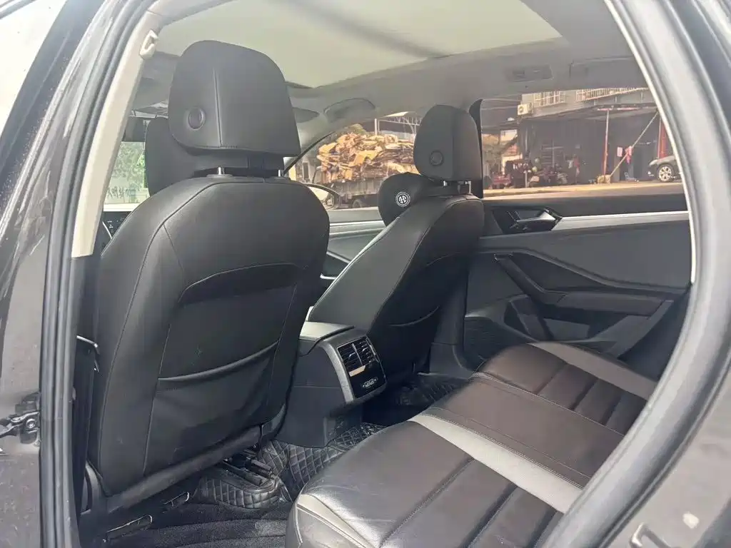 Volkswagen Sagitar — миниатюра 5