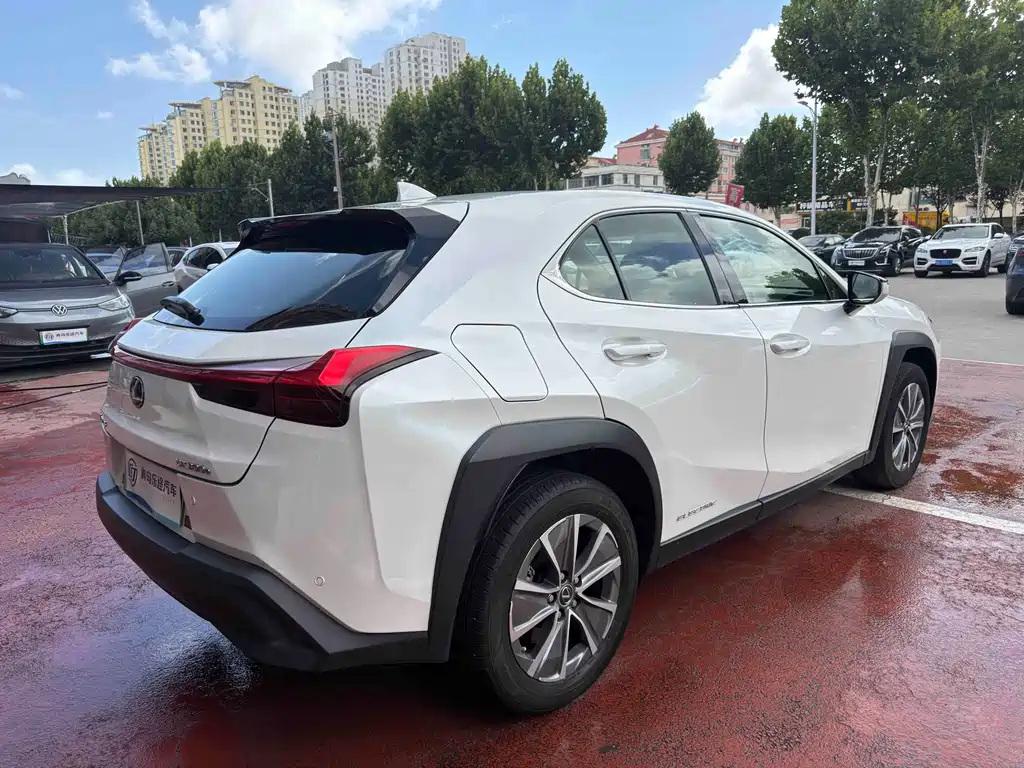 Lexus UX New Energy — миниатюра 6