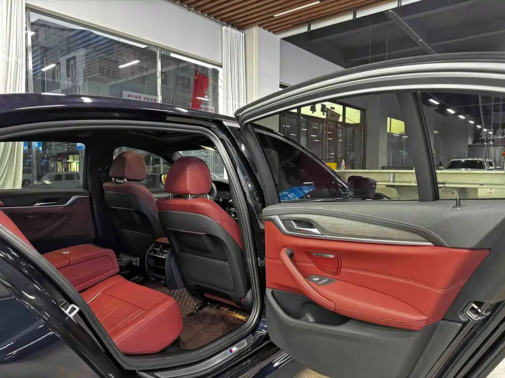 BMW 5 Series — миниатюра 13