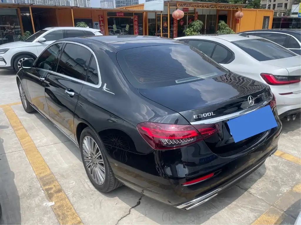 Mercedes-Benz E-Class — миниатюра 9