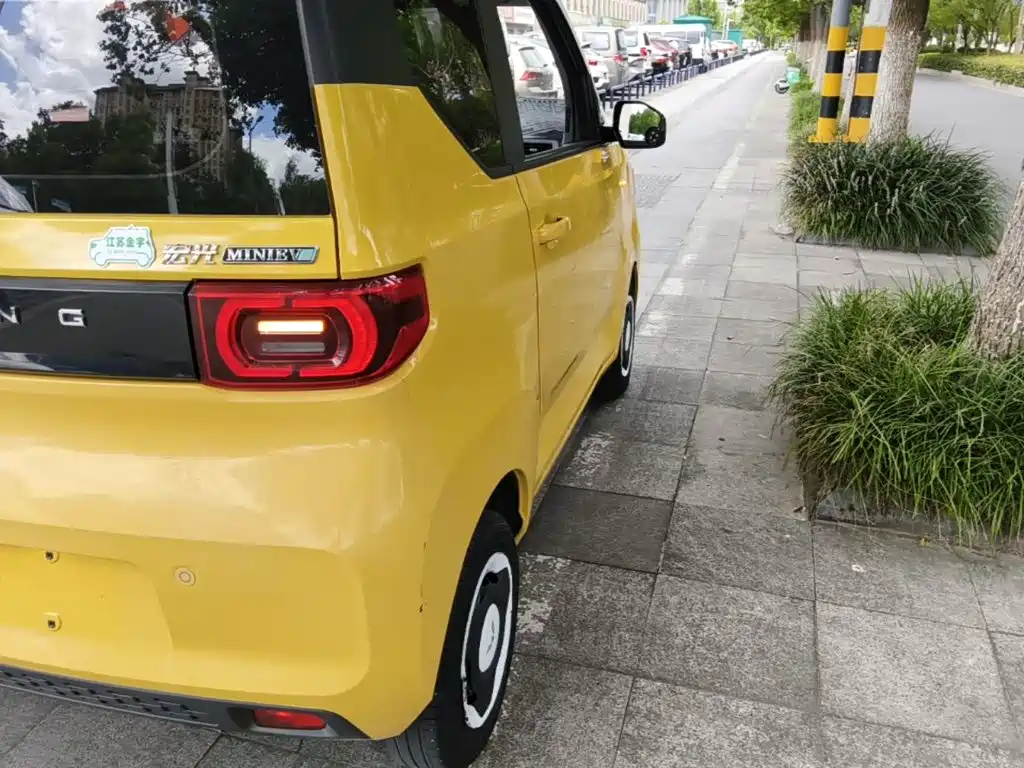 Wuling MINIEV — миниатюра 8