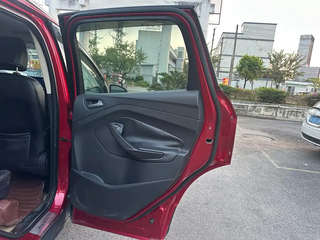 Ford Kuga — миниатюра 12