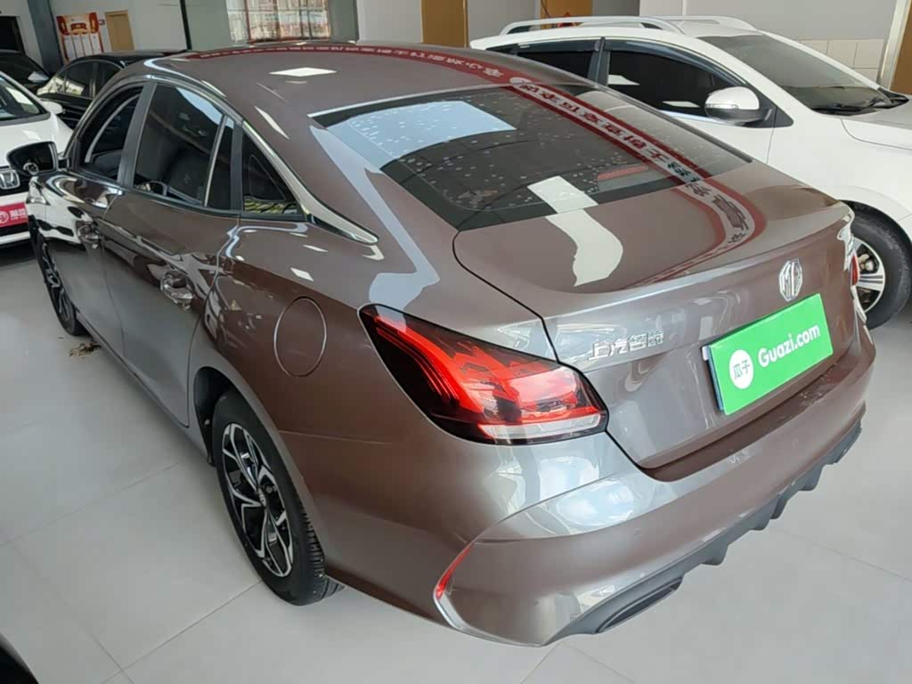MG MG5 1.5 л 2021 г. Серебристо-серый, пробег 39900 км