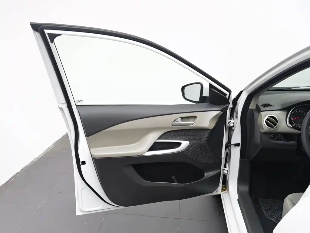 Chevrolet Sail — миниатюра 8