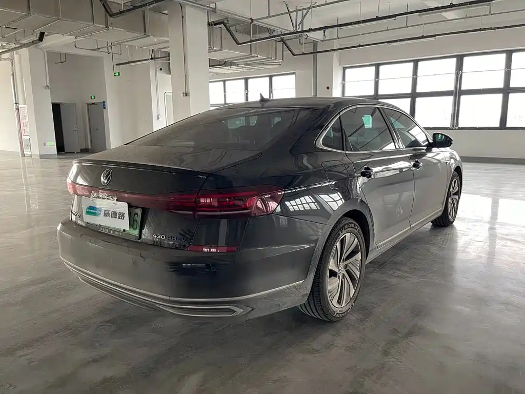 Volkswagen Passat PHEV — миниатюра 6