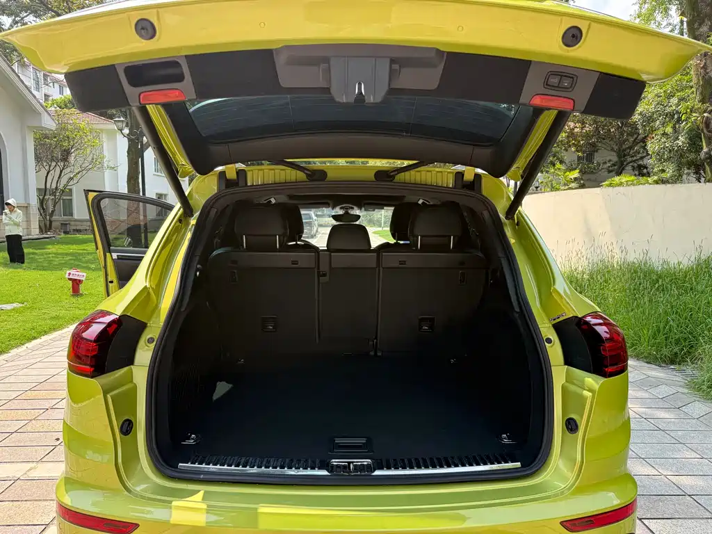 Porsche Cayenne — миниатюра 9