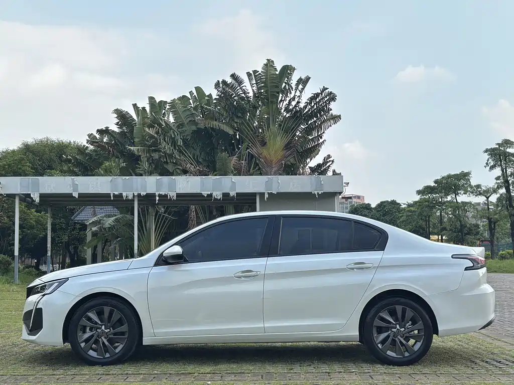 Peugeot 408 — миниатюра 10